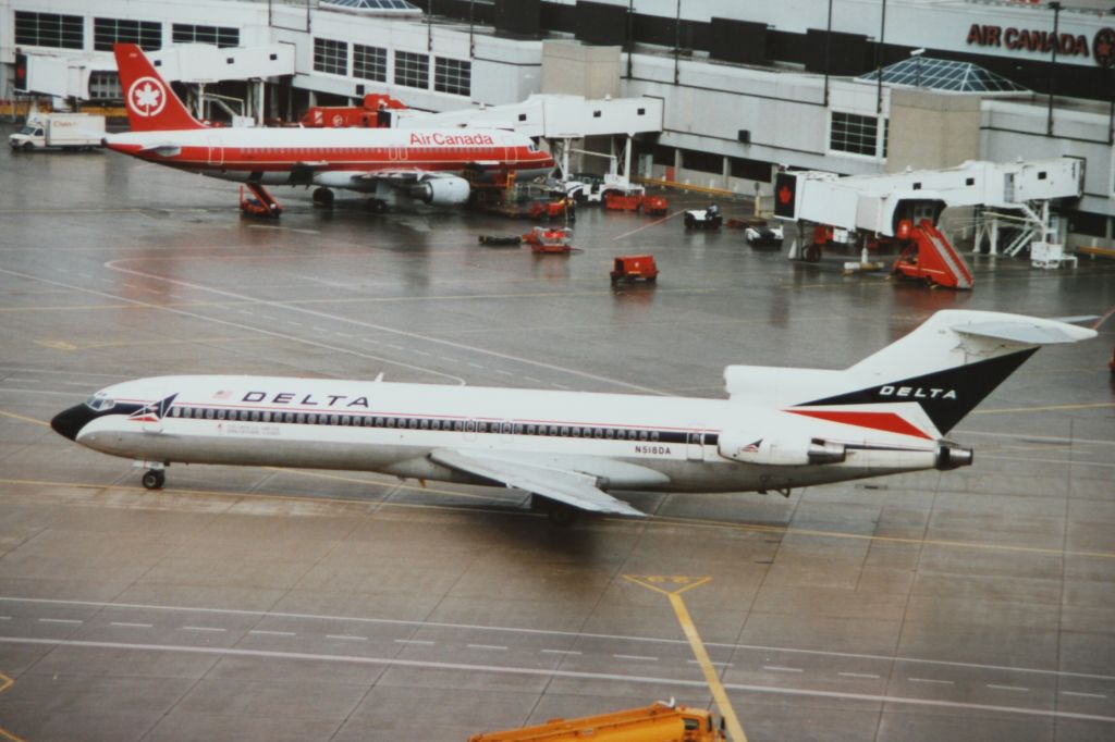 BOEING 727-200 (N518DA)