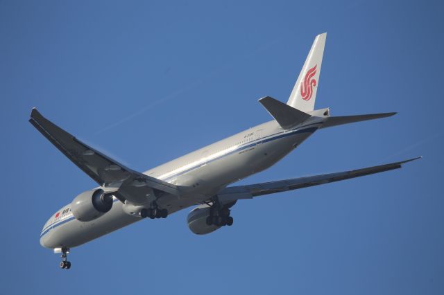 BOEING 777-300ER (B-2085)