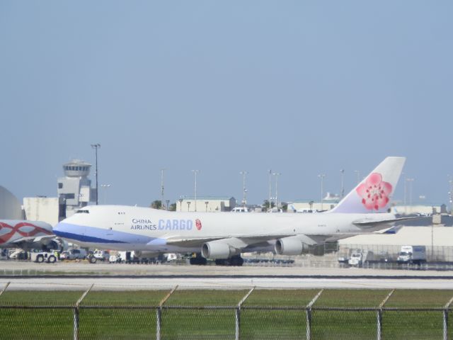 Boeing 747-400 (B-18712) - Pushback!