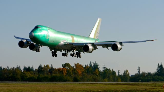 BOEING 747-8 (N606UP) - BOE532 on final to Rwy 34L to complete a B1 flight on 10.26.17. (ln 1544 / cn 64253). This will be UPS third B747-8F.