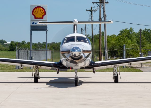 Pilatus PC-12 (N29BZ) - A Pilatus PC-12 prepares to depart Butler County Regional Airport for Lakeland, Florida.