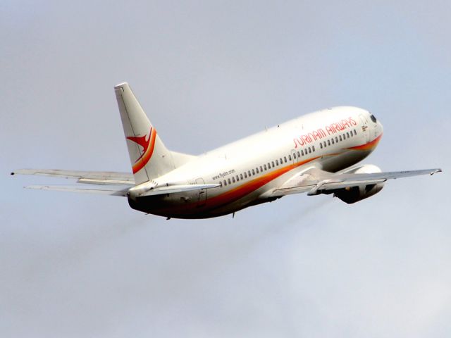 BOEING 737-400 (PZ-TCN)