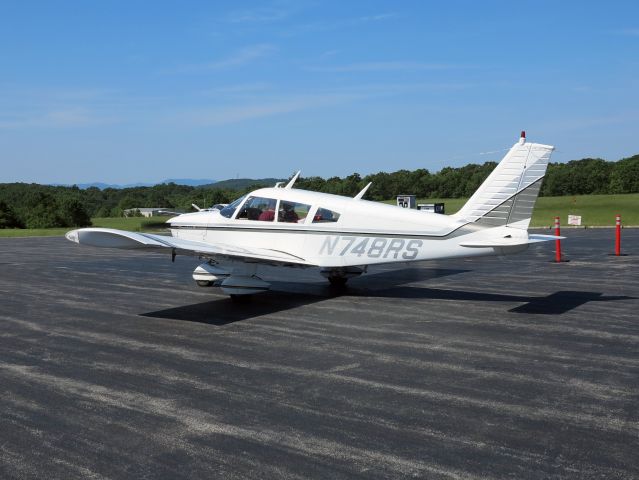 Piper Cherokee (N748RS)