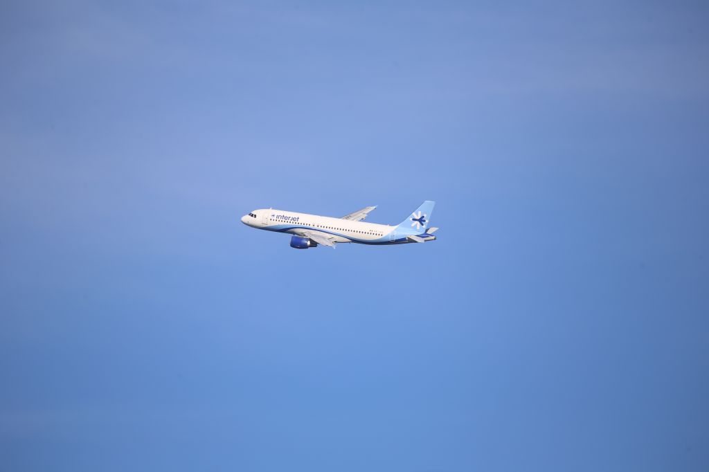 Airbus A320 (XA-JAV)