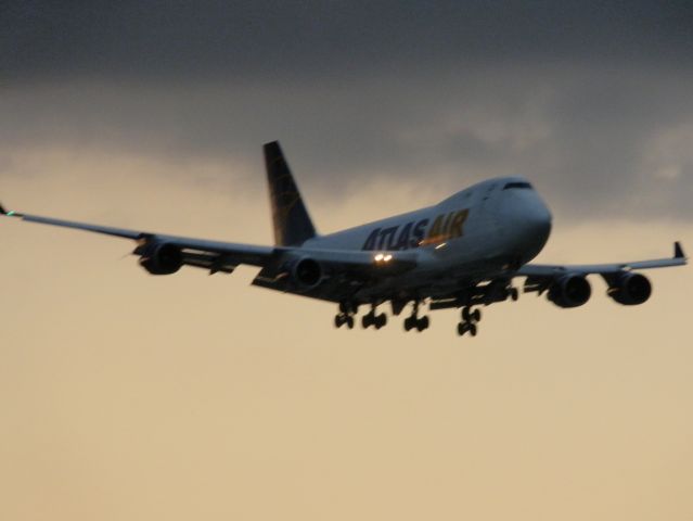 Boeing 747-400 (N497MC)