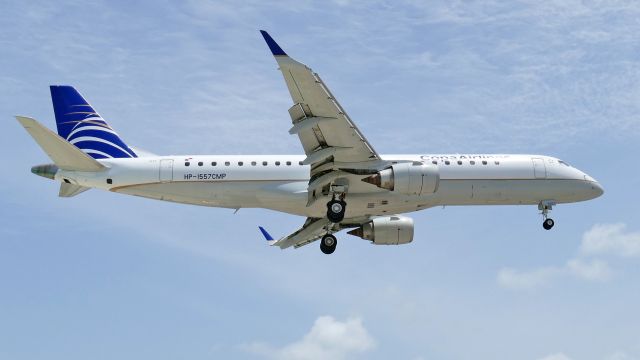 Embraer ERJ-190 (HP-1557CMP)