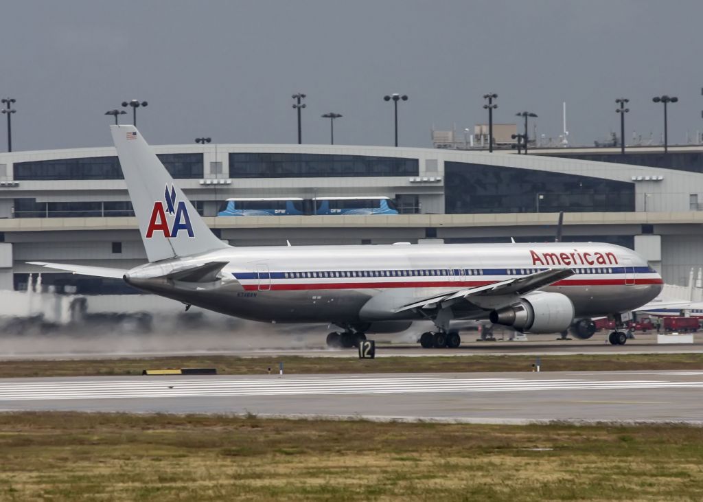 BOEING 767-300 (N346AN)