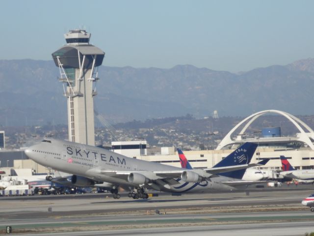 Boeing 747-400 (B-18206)