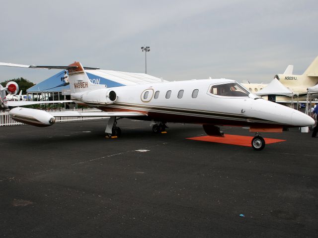 Learjet 25 (N499EH)