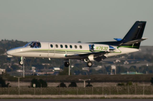 Cessna Citation V (N763D) - Settling onto 35R at KAPA with the sun about to fall behind the continental divide in Colorado.