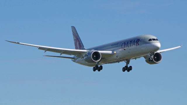 Boeing 787-9 Dreamliner (A7-BHB) - BOE938 on final to Rwy 16R to complete a ferry flight from KPDX on 10.1.19. (ln 917 / cn 64215). This is the second B787-9 for QTR. 