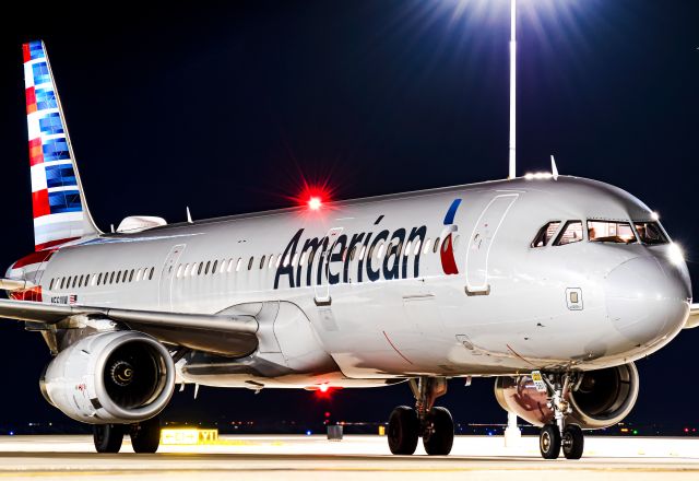 Airbus A321 (N561UW)