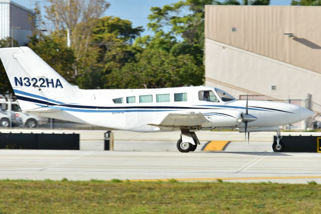 Cessna 402 (N322HA)