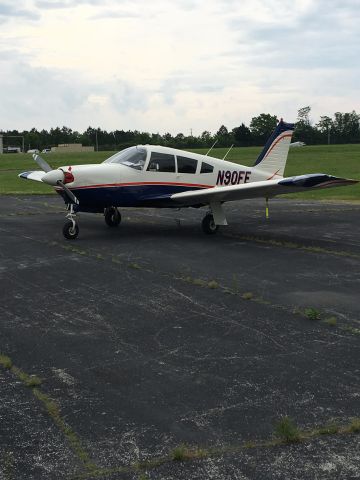 Piper Cherokee Arrow (N90FE)