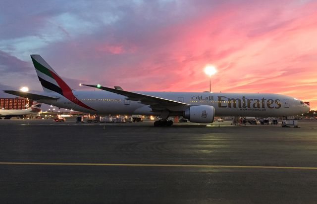 BOEING 777-300ER (A6-ECO) - 09/21/17 last day of summer sun