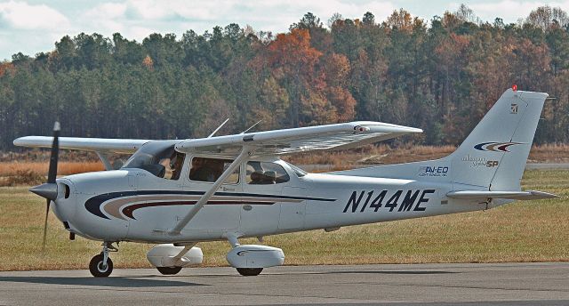 Cessna Skyhawk (N144ME)