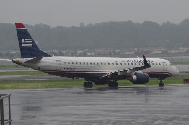 Embraer 170/175 (N949UW)