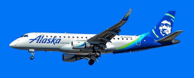 EMBRAER 175 (long wing) (N623QX) - N623QX Alaska Horizon Embraer ERJ-175LR (ERJ-170-200 LR) s/n 652 - Harry Reid International Airport  KLASbr /Photo: TDelCorobr /January 16, 2024