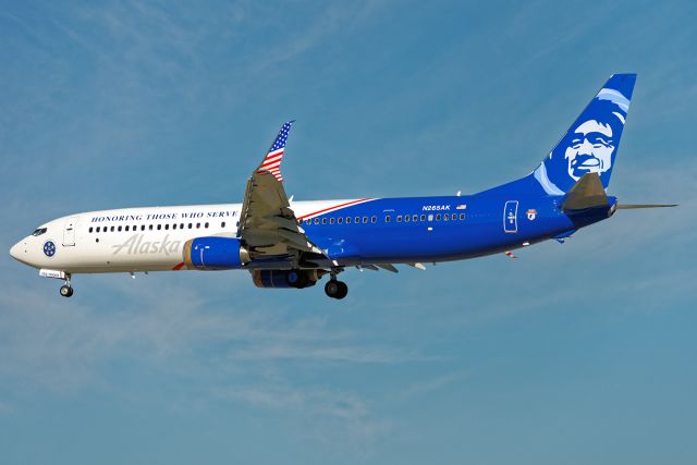 Boeing 737-900 (N265AK)