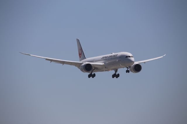 Boeing 787-9 Dreamliner (JA880J)