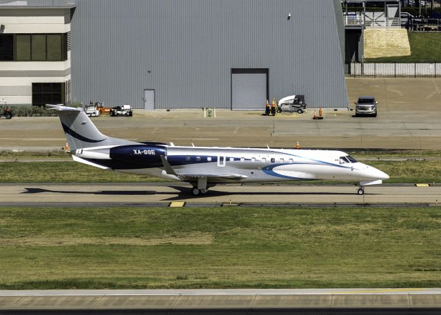 Embraer Legacy 600/650 (XA-SSE) - Embraer Legacy taxiing for departure from Dallas Love Field.