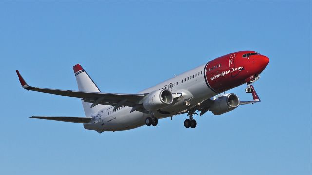 Boeing 737-800 (LN-NGP) - BOE252 flies a missed approach to Rwy 16R during a flight test on 11/20/13. (LN:4701 cn 39028).