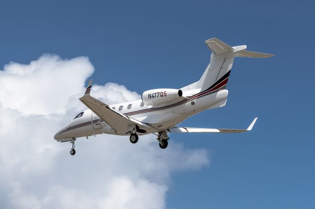 Embraer Phenom 300 (N417QS)