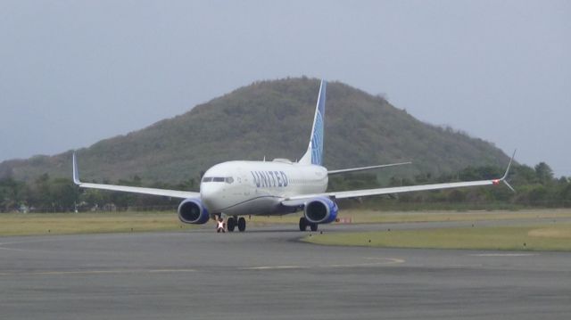 Boeing 737-800 (N76529)