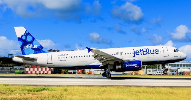 Airbus A320 (N503JB) - Jet Blue airlines landing at tNCM St Maarten.