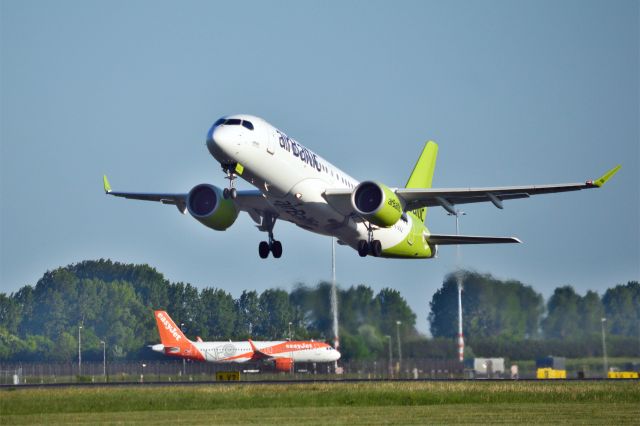 Airbus A220-300 (YL-AAZ) - Air Baltic Airbus A220-300 departing Polderbaan runway AMS 18.22 hrs (GMT) 09May25. easyJet Airbus A320-251N (OE-LSN) in background getting ready to line up on Polderbann runway for departure.