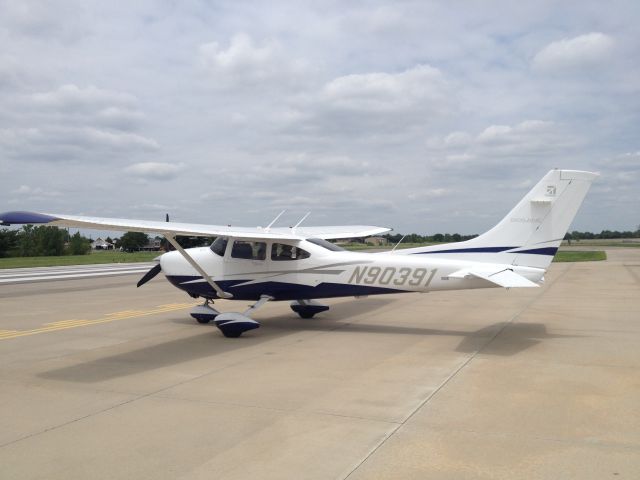 Cessna Skylane (N90391)