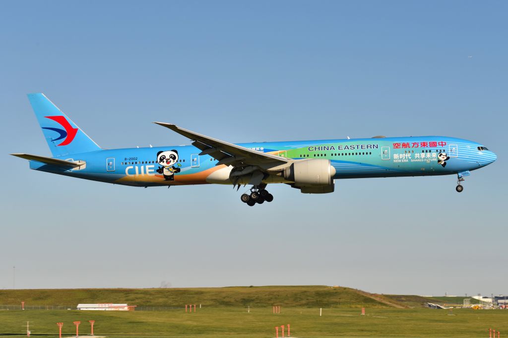 BOEING 777-300ER (B-2002) - Happy to finally catch this beauty. Arriving 10-C on 10-23-21. At "The Hill"