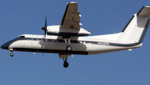 de Havilland Dash 8-100 (N355PH)