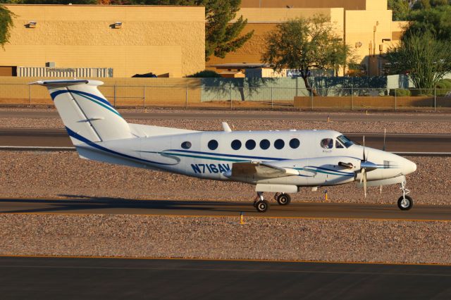 Beechcraft Super King Air 200 (N716AV)