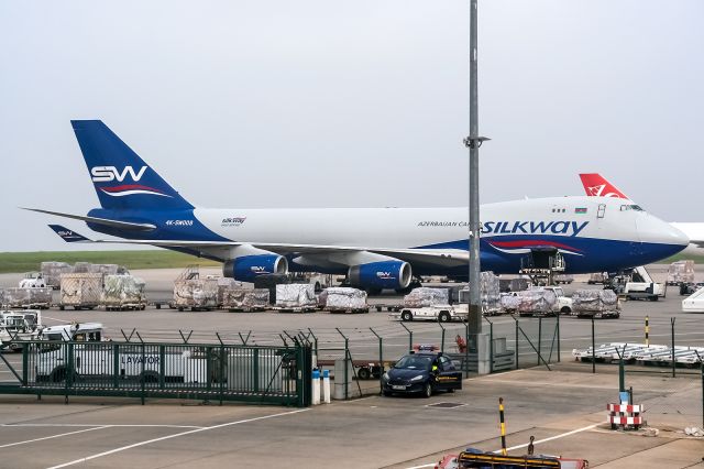 Boeing 747-400 (4K-SW008)