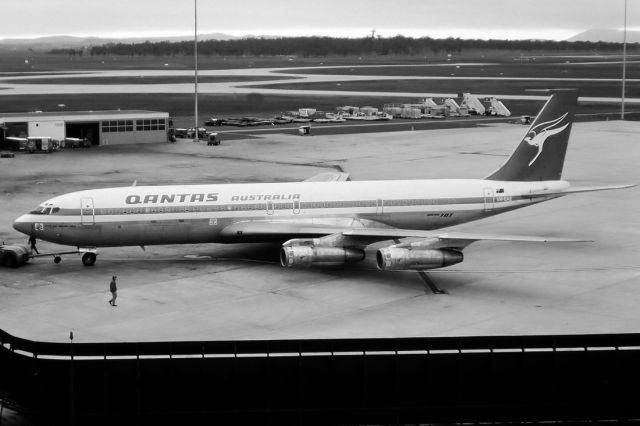 VH-EAE — - QANTAS - BOEING 707-338C - REG : VH-EAE (CN 19625/693) - TULLAMARINE MELBOURNE VIC. AUSTRALIA - YMML 15/9/1976