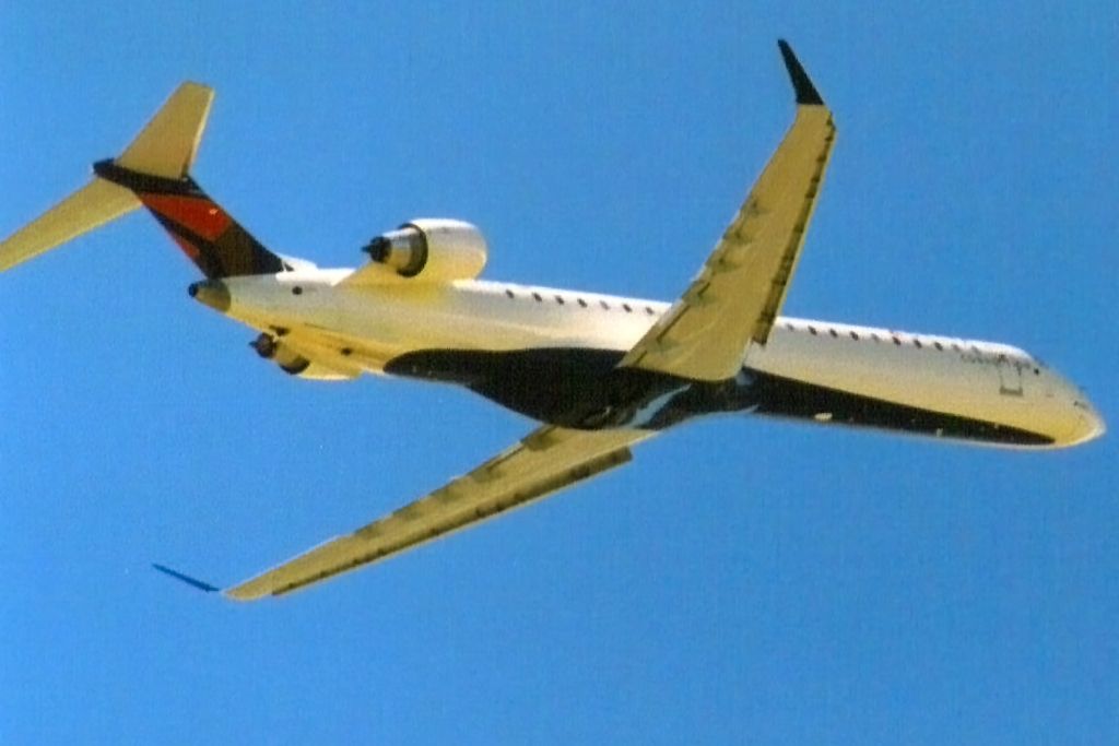 Canadair Regional Jet CRJ-900 (N692CA)