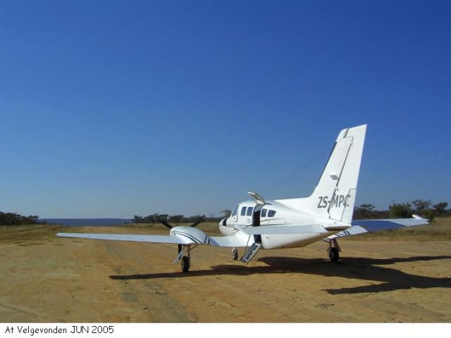 Cessna 402 (ZS-MPC)