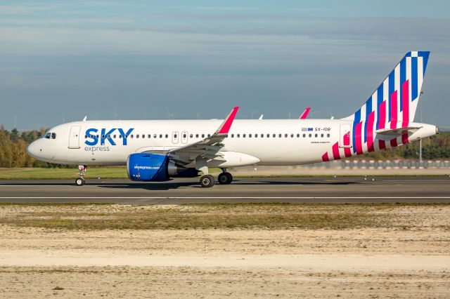 Airbus A320 (SX-IOB)