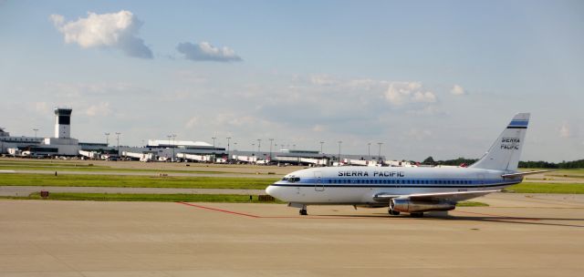 Boeing 737-200 (N712S)