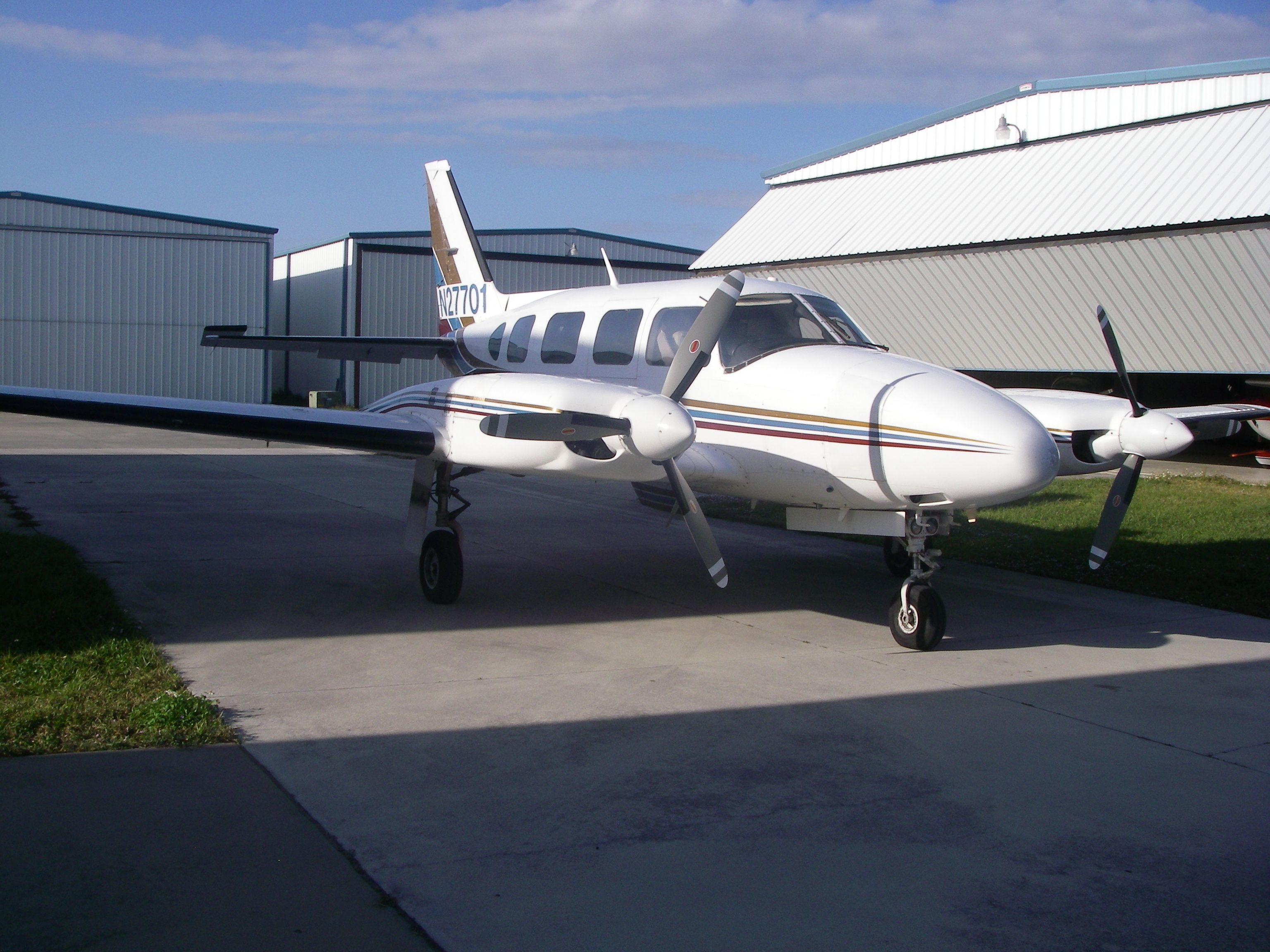 Piper Navajo (N27701)