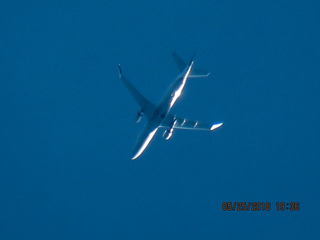 Embraer 175 (N82333)