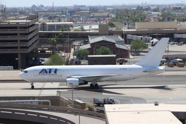 BOEING 767-200 (N791AX)