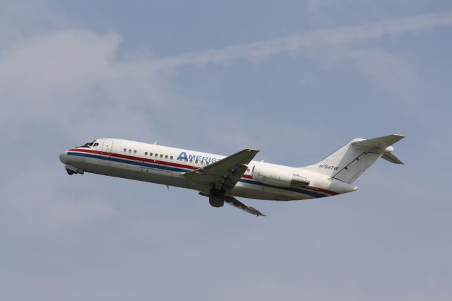 Douglas DC-9-10 (N784TW) - Departing from CYXU,London,Canada for Willow Run,KYIP