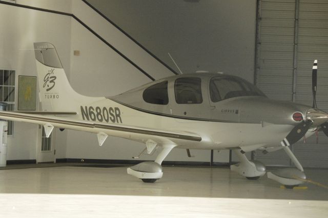 Cirrus SR-22 (N680SR)