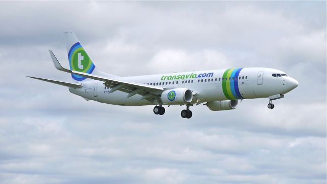 Boeing 737-800 (PH-HSG) - BOE932 (LN:4021) on final approach to runway 16R during a flight test on 4/28/12.