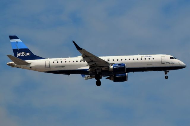 Embraer ERJ-190 (N296JB)