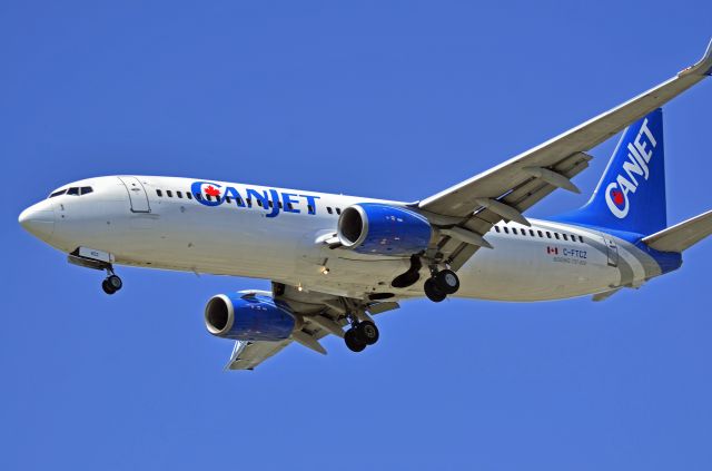 Boeing 737-800 (C-FTCZ)