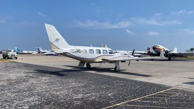 Piper Navajo (N230AS)