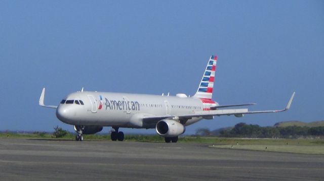Airbus A321 (N902AA)